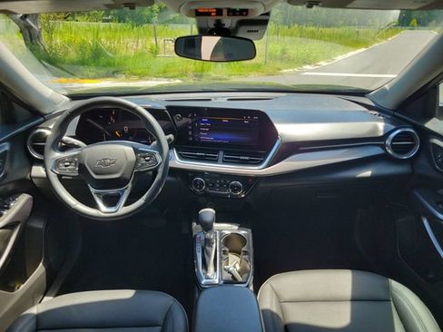 Used 2025 Chevrolet Trax ACTIV w/ Driver Confidence Package FWD image 11
