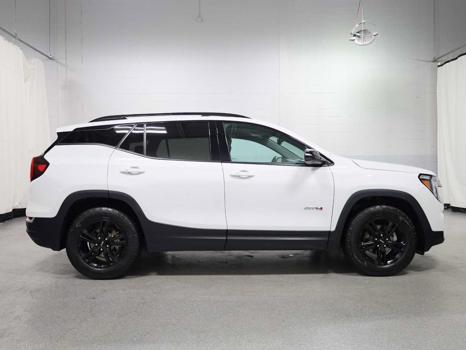 Used 2023 GMC Terrain AT4 w/ Tech Package AWD/4WD image 10