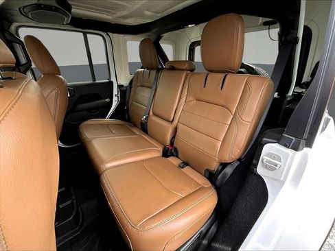 Used 2022 Jeep Wrangler Unlimited Sahara w/ Dual Top Group AWD/4WD image 26