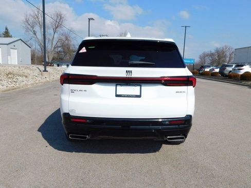 Used 2025 Buick Enclave Sport Touring image 4