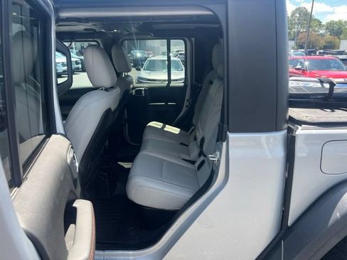 Used 2023 Jeep Gladiator Mojave w/ Cold Weather Group AWD/4WD image 21