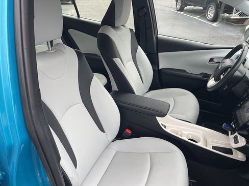 Used 2017 Toyota Prius Prime Premium image 35