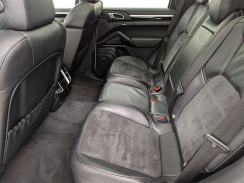 Used 2018 Porsche Cayenne AWD image 15