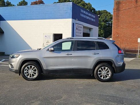 Used 2021 Jeep Cherokee Latitude Plus AWD/4WD image 4