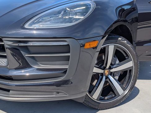 Certified 2025 Porsche Macan AWD/4WD image 10