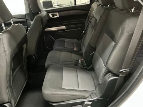 Used 2022 Ford Explorer XLT image 12