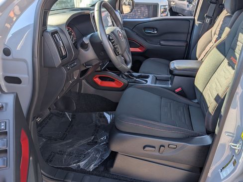 Certified 2025 Nissan Frontier PRO-4X image 9