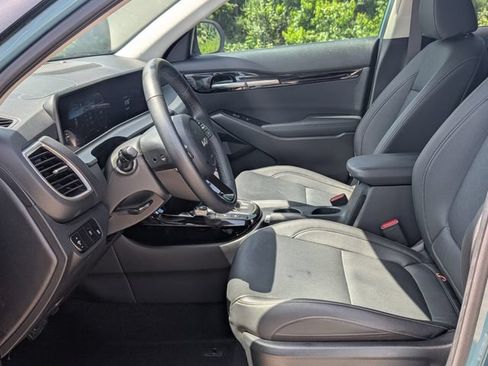 Used 2025 Kia Seltos EX FWD image 12