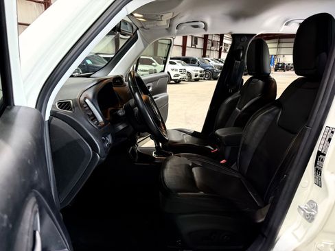 Used 2018 Jeep Renegade Limited w/ UConnect 8.4 Nav Group FWD image 13