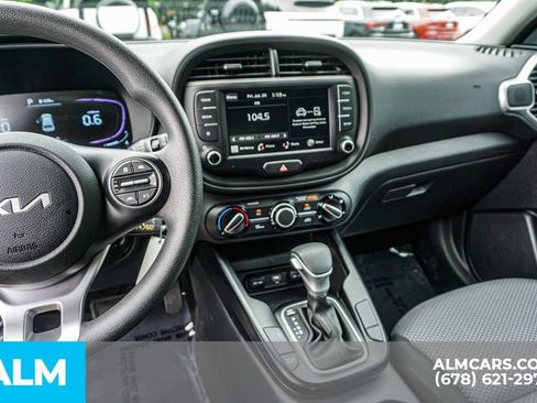 Used 2025 Kia Soul LX w/ LX Technology Package FWD image 32