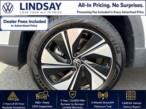 Used 2025 Volkswagen Taos SE w/ Panoramic Sunroof Package AWD/4WD image 9