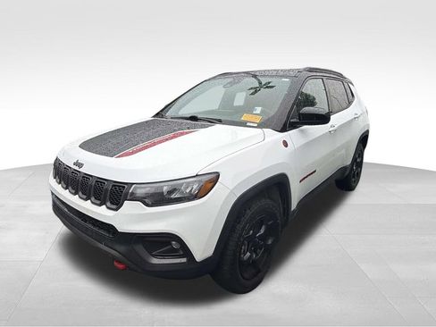 Used 2023 Jeep Compass Trailhawk AWD/4WD image 5