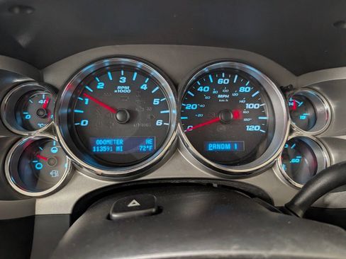 Used 2011 Chevrolet Silverado 2500 LT AWD/4WD image 9