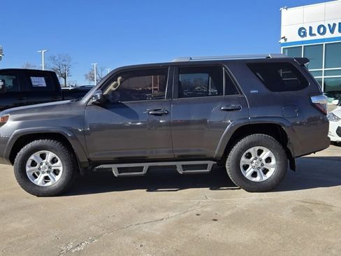 Used 2017 Toyota 4Runner SR5 image 3