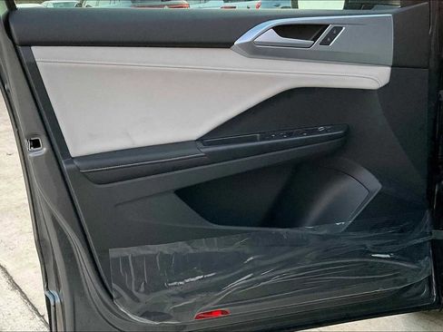 New 2025 Volkswagen Taos SE image 10