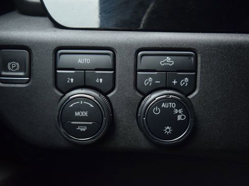 Used 2022 Chevrolet Silverado 1500 LT image 39