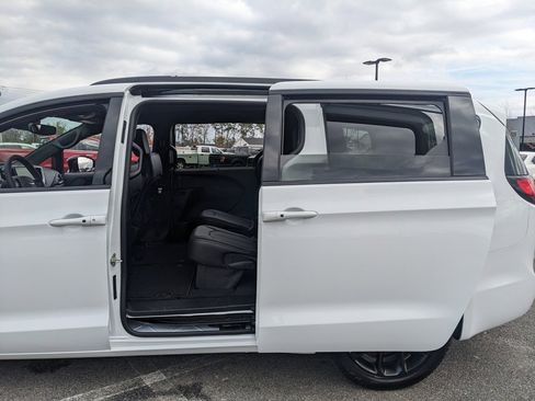 New 2026 Chrysler Pacifica Select image 56