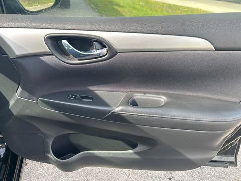 Used 2016 Nissan Sentra S image 11