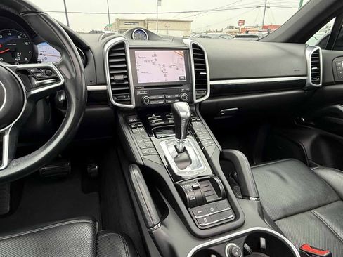Used 2018 Porsche Cayenne Platinum Edition image 19