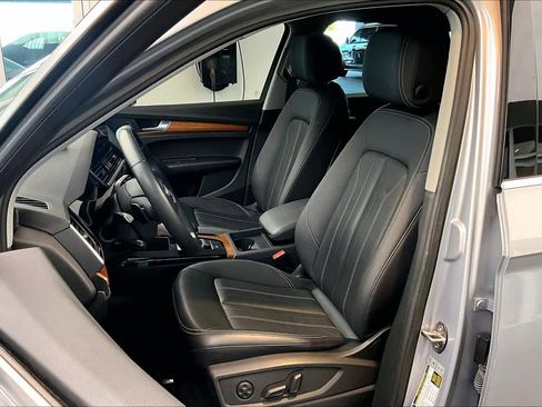 Used 2023 Audi Q5 2.0T Premium w/ Convenience Package image 7
