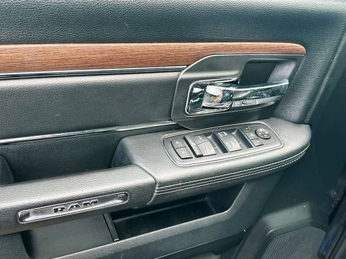 Used 2017 RAM 1500 Laramie image 15