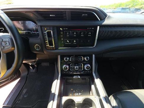 Used 2024 GMC Yukon XL Denali image 21