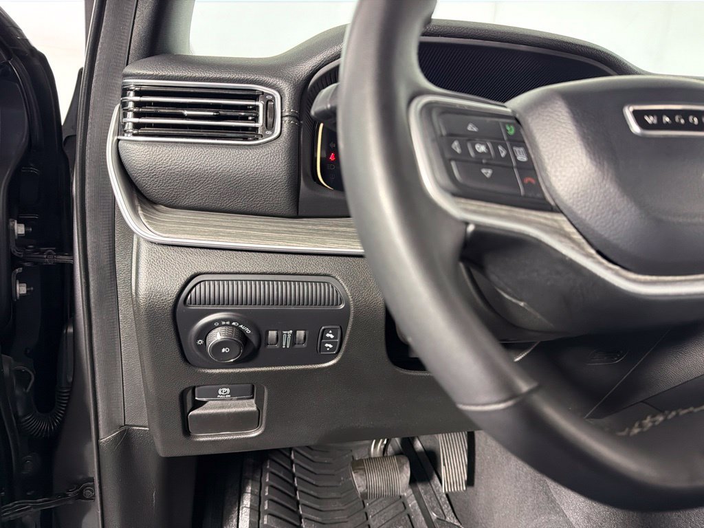 Used 2024 Jeep Wagoneer L Series III w/ Flexible Seating Group AWD/4WD image 13