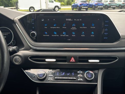 Used 2023 Hyundai Sonata Limited w/ Preferred Accessory Package FWD image 10