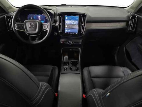 Certified 2025 Volvo XC40 B5 Core image 13