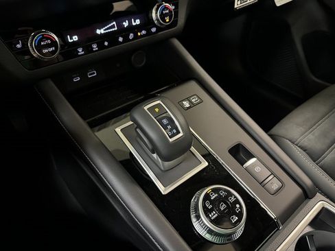 Used 2024 Mitsubishi Outlander Ralliart image 18