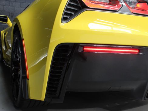 Used 2016 Chevrolet Corvette Z06 w/ 3LZ Preferred Equipment Group image 12