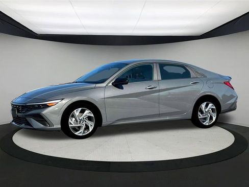 New 2025 Hyundai Elantra Sport image 2