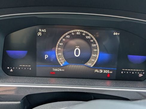 Used 2024 Volkswagen Tiguan S image 2