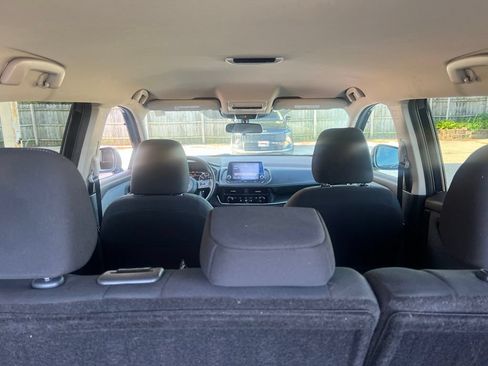 Used 2023 Nissan Rogue S AWD/4WD image 12