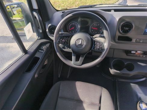 Used 2024 Mercedes-Benz Sprinter 2500 image 18