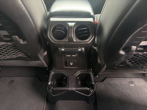 Used 2021 Jeep Gladiator Mojave AWD/4WD image 25