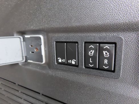 Used 2022 Chevrolet Tahoe Premier AWD/4WD image 18
