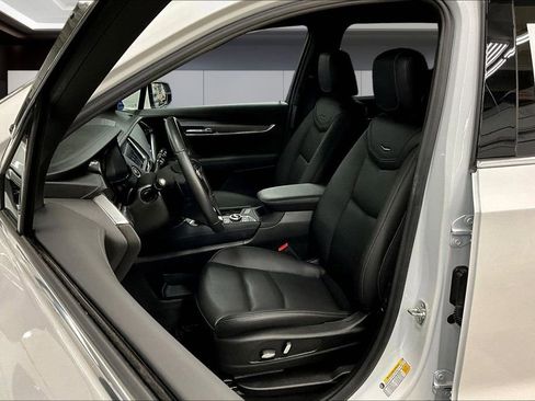 Certified 2025 Cadillac XT6 Luxury image 21