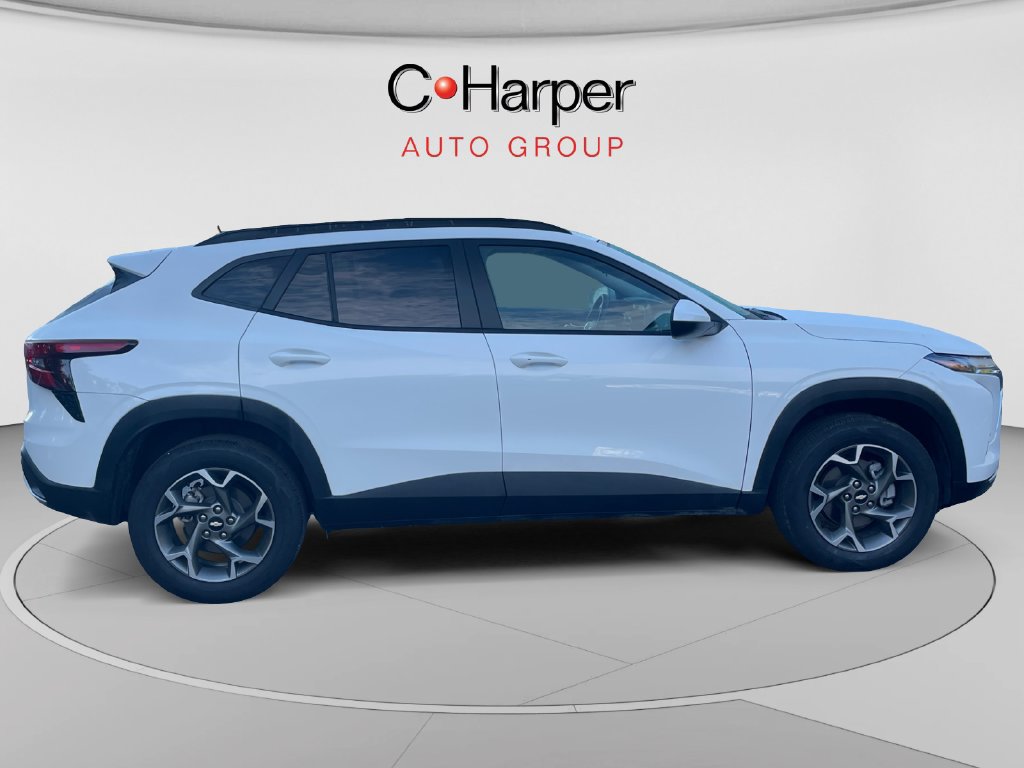 Used 2025 Chevrolet Trax LT w/ Driver Confidence Package FWD image 2