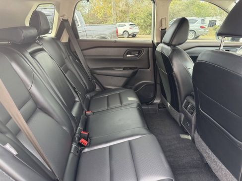 Used 2023 Nissan Rogue SV w/ SV Premium B Package image 8