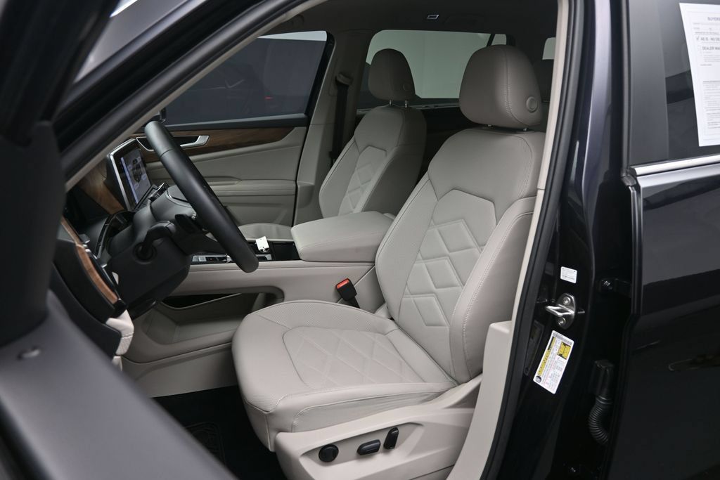 Used 2026 Volkswagen Atlas SE FWD image 16