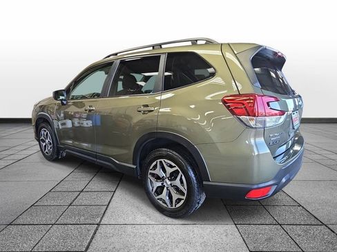 Used 2023 Subaru Forester Premium image 7