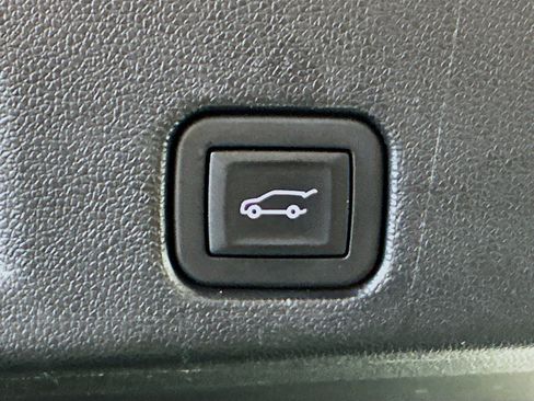 Used 2025 Chevrolet Traverse LT image 31