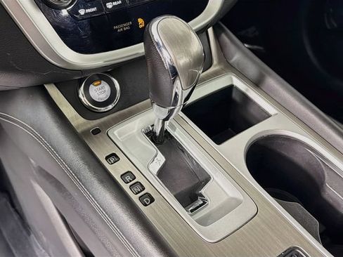 Used 2018 Nissan Murano SV AWD/4WD image 17