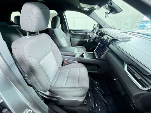 Used 2025 GMC Acadia Elevation image 27