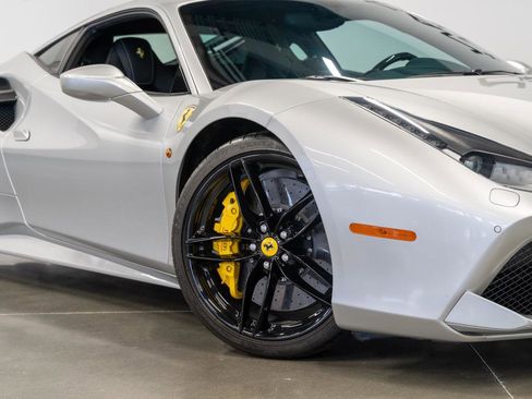 Used 2018 Ferrari 488 GTB image 40