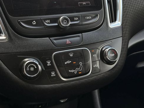 Used 2018 Chevrolet Malibu LT FWD image 12