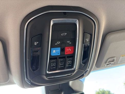 Used 2022 Jeep Grand Cherokee L Limited w/ Luxury Tech Group II image 19