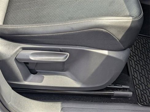 Used 2022 Volkswagen Tiguan SE image 37