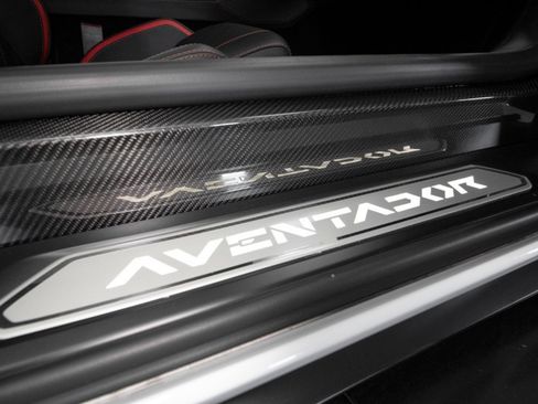 Used 2017 Lamborghini Aventador S image 48